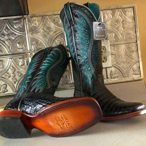 Size 8.5 Beautiful never worn premium leather Ariat Exotics boots